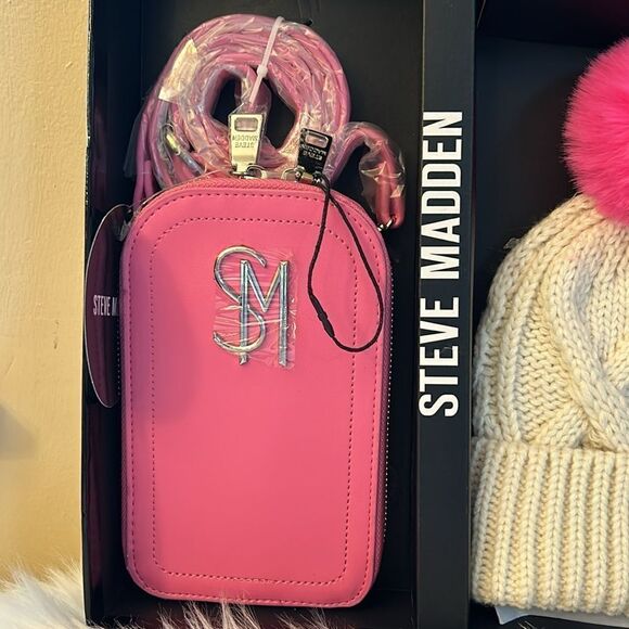 NIB Steve Madden 2PC Gift Set. Beanie Hat w/Matching Phone Crossbody Bag - Pink - Picture 4 of 12